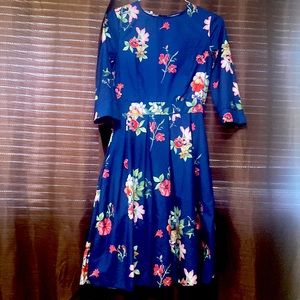 Pretty comfy dress dark blue with light colored roses